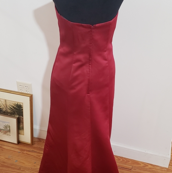 Alfred Angelo Bridesmaid Dress Unaltered in Wine - Picture 3 of 10